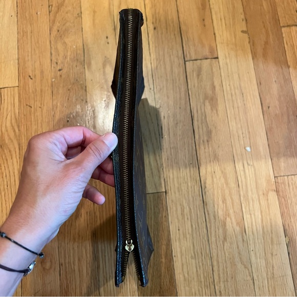 LOUIS VUITTON MONOGRAM TOILETRY 26 POUCH CLUTCH - Picture 5 of 13